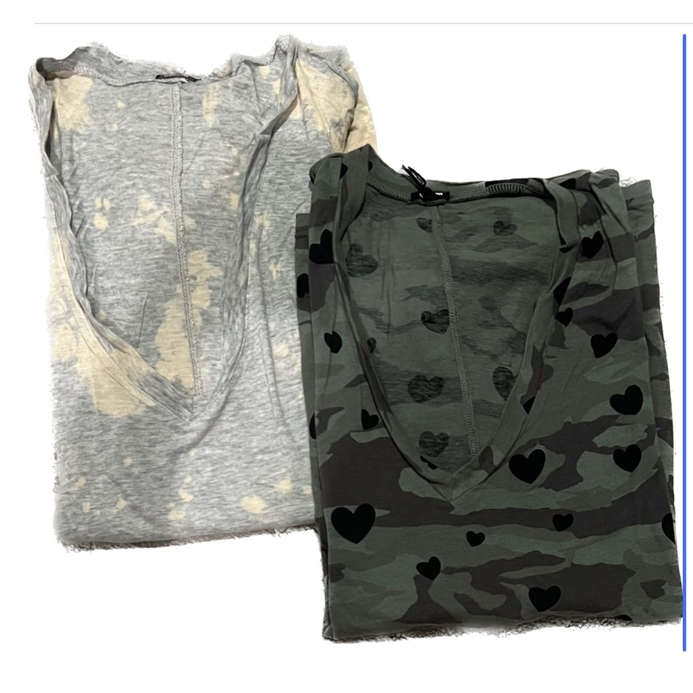 Bundle of 2 - Monrow relaxed v neck tees - medium